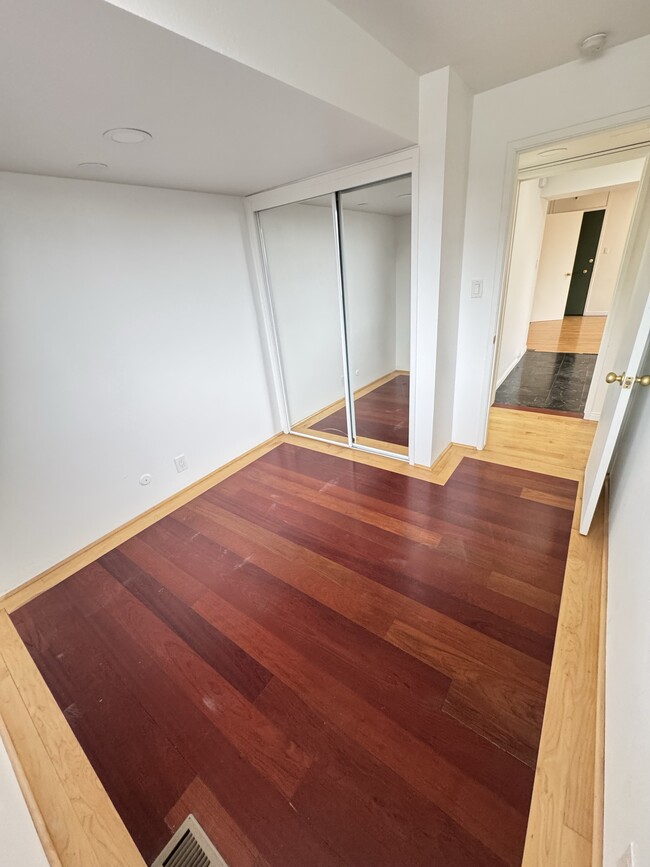 Building Photo - 425 S 900 E