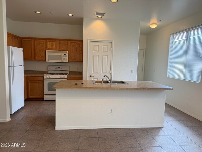 Building Photo - 1650 Manzanita Dr