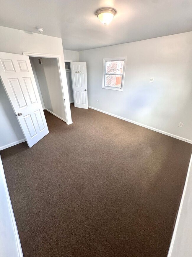 Building Photo - 1139 Spring Garden St