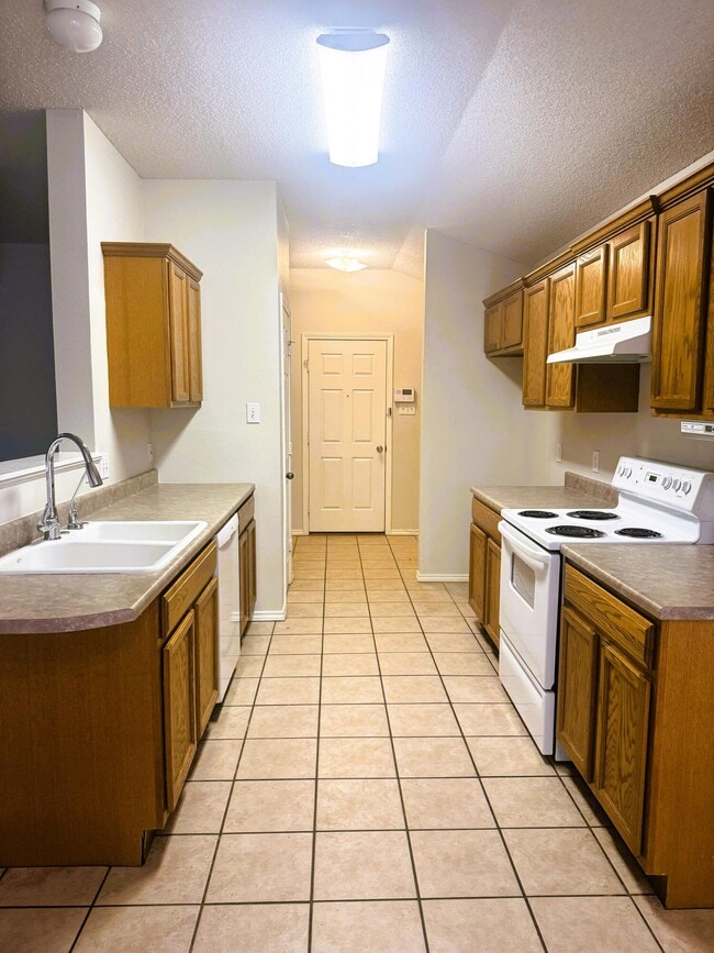 Building Photo - 508 N Juneau Ave