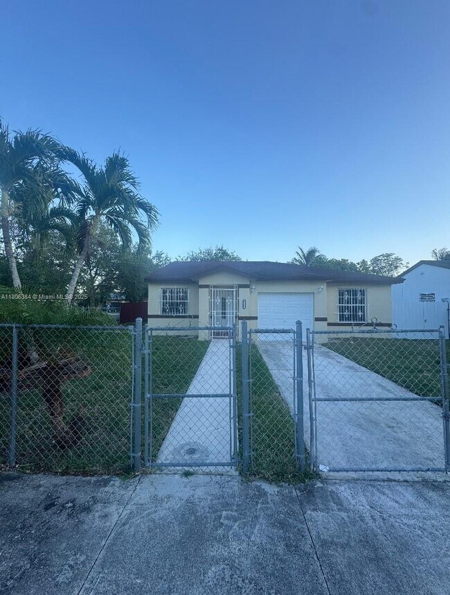Primary Photo - 12828 SW 267th St