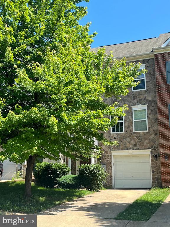 Building Photo - 102 Raphael Ct