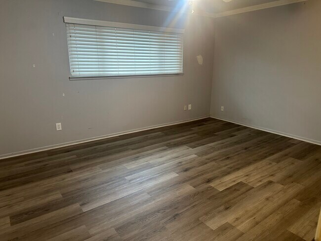 Building Photo - 13345 Victoria St