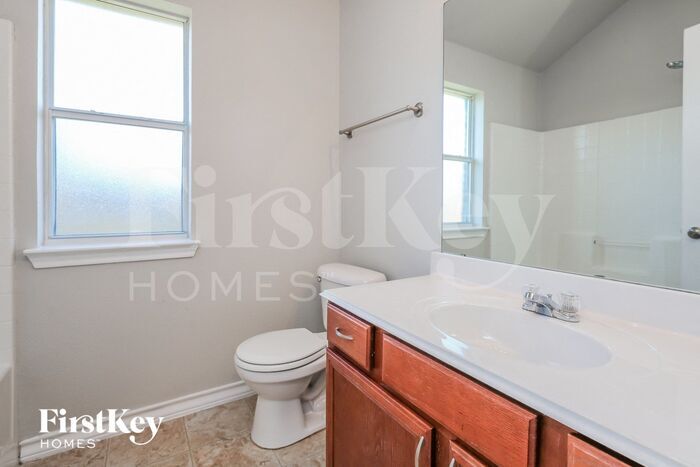 Building Photo - 1101 New Meadow Dr