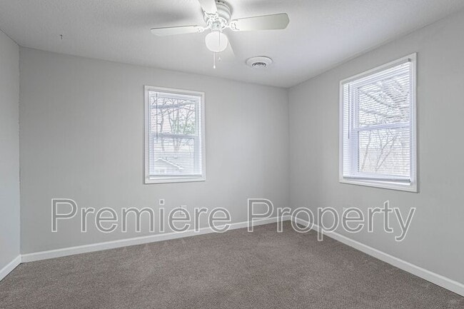 Building Photo - 15400 E 54th St