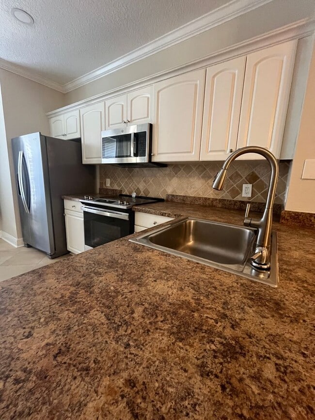 Building Photo - Downtown 1/1 Condo pool view & fireplace with free water/sewer