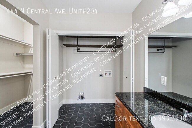 Building Photo - 444 N Central Ave