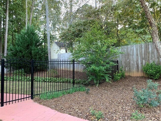 Building Photo - 2154 Chartley Pl