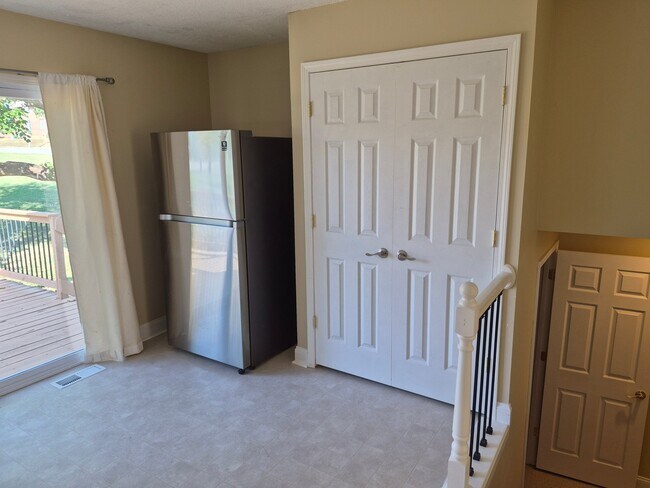 Building Photo - 803 S Medford Cir