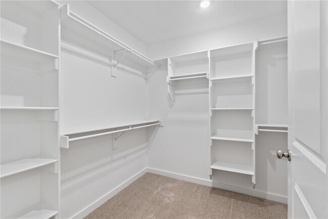 Building Photo - 17 Hollow Way Dr