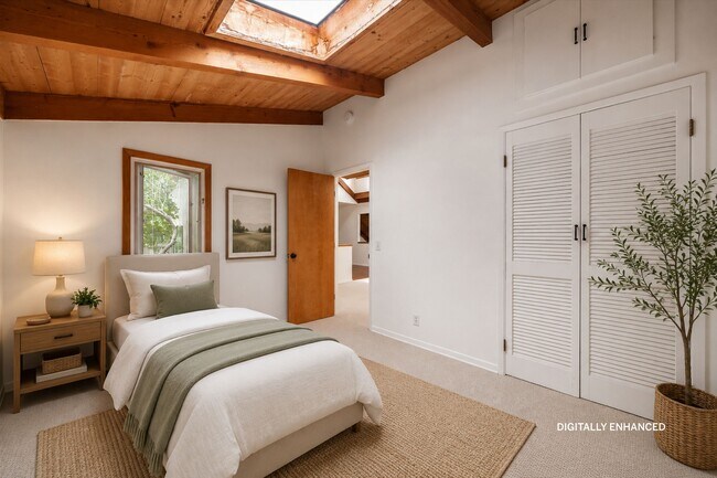 Building Photo - 1539 Miramar Ln