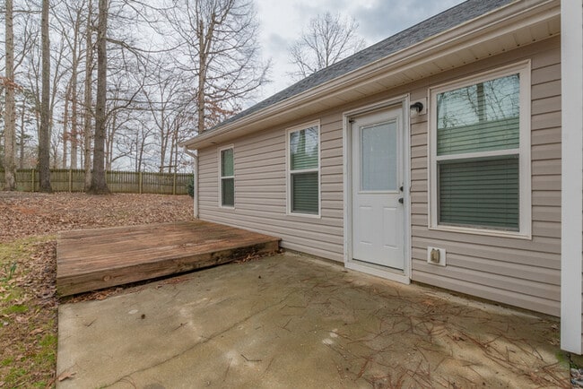 Building Photo - 3 BD 2 BA  Fenced Ranch with Bonus Room