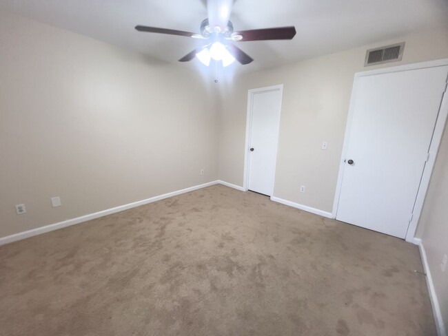 Building Photo - SABLE WALK RENTAL MOVE IN NOW!Spacious 2X2...