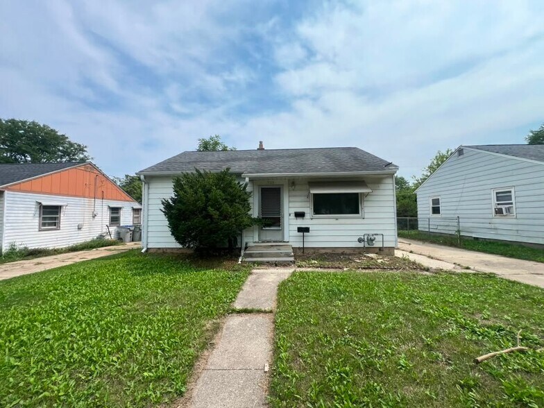 Building Photo - 5262 N 50th St