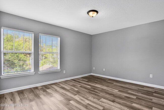Building Photo - 822 Black Cherry Dr S