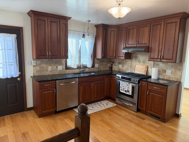 Building Photo - 13831 S Mallard Dr