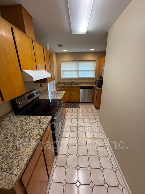 Building Photo - 22067 Stoddard Ave