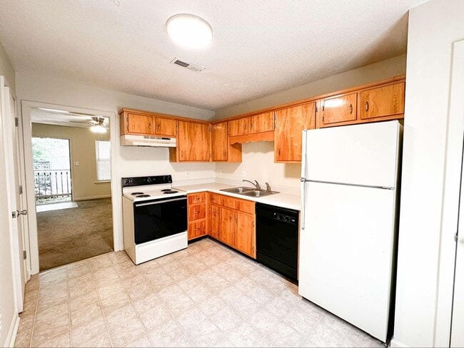 Building Photo - 470 Martha Ln