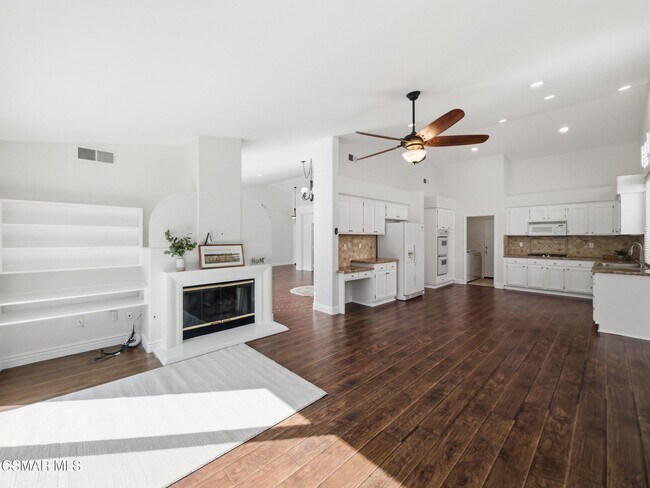 Building Photo - 1698 Ramona Dr