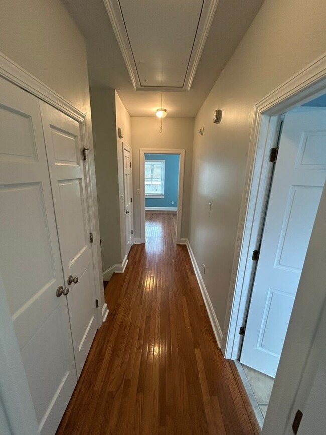 Building Photo - 3 Bedroom/2 Bath in Downtown Savannah, GA