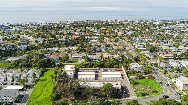 Building Photo - Beautifully Remodeled 1 BD, 1 Mile to beach