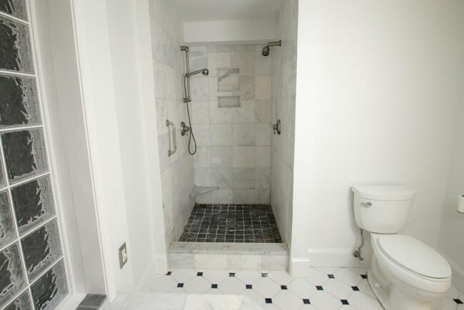 Building Photo - 376 Cochran Dr NW