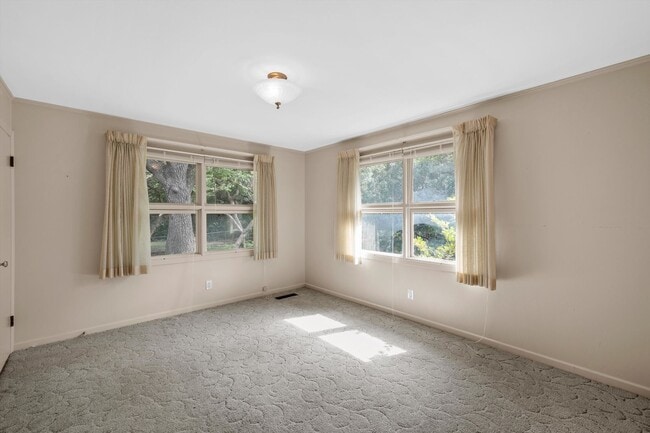 Building Photo - Private Woodway Retreat