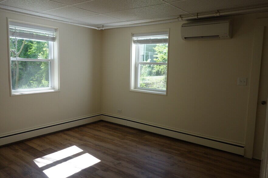 Building Photo - 116 Howard Dr