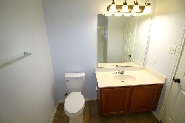 Building Photo - 6707 Rosita Oak Dr