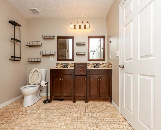 Building Photo - 5377 Fawn Ivey Ln
