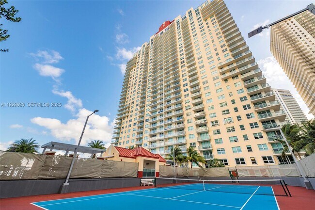 Building Photo - 1155 Brickell Bay Dr