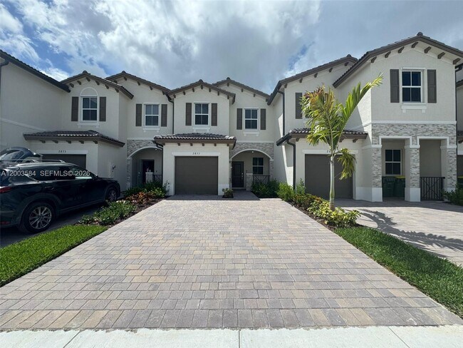 Building Photo - 2877 SE 24th Ct