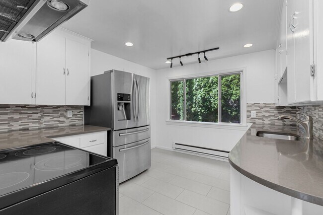Building Photo - 3bd/1.75ba Seattle House