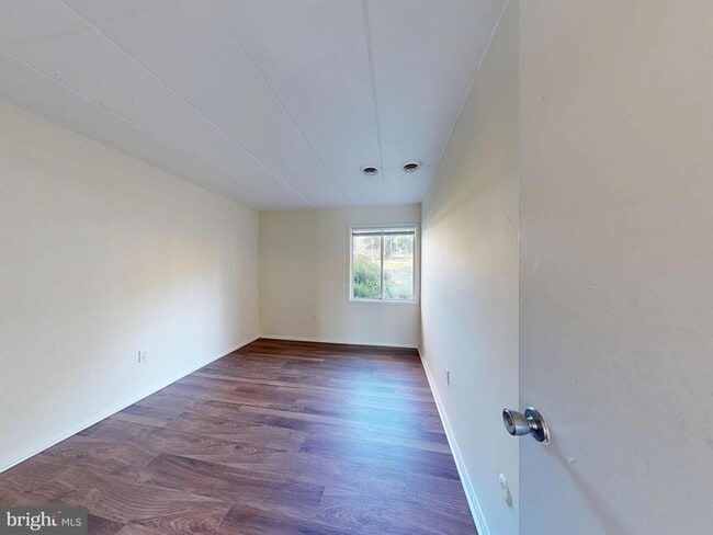 Building Photo - 2622 Fort Farnsworth Rd