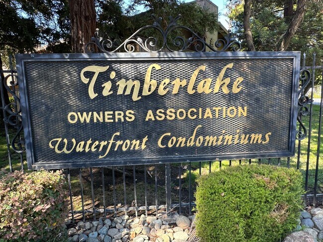 Building Photo - Cute and Cozy 1 Bedroom Condo in Gated Tim...