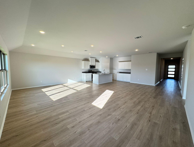 Building Photo - 3300 Kingdom Dr