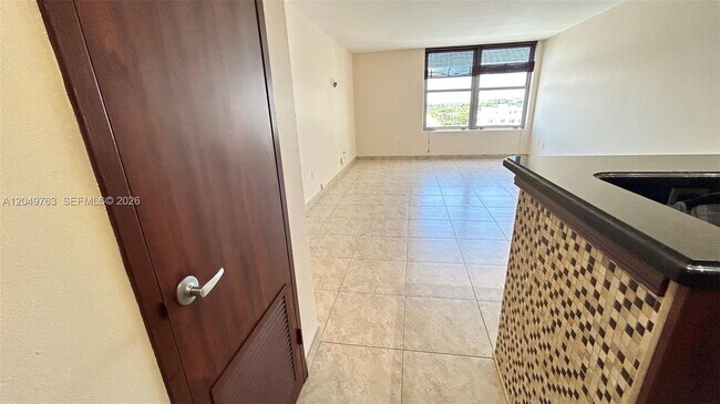 Building Photo - 2899 Collins Ave