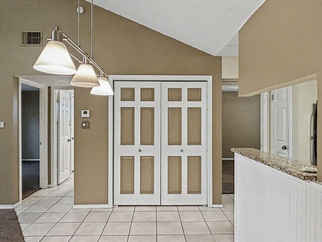 Building Photo - 12446 Starcrest Dr