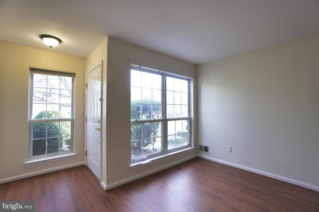 Building Photo - 306 Pimlico Way