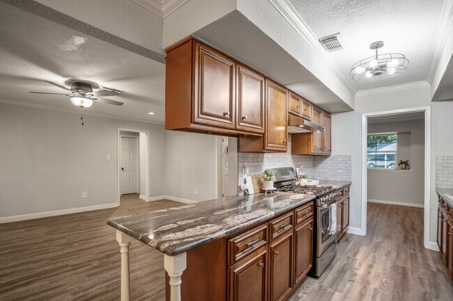 Building Photo - 2411 Orange St