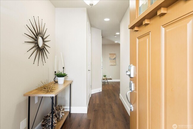 Building Photo - 3BD/2.5BTH Modern Townhouse in Greekbrooke II Community for Lease!