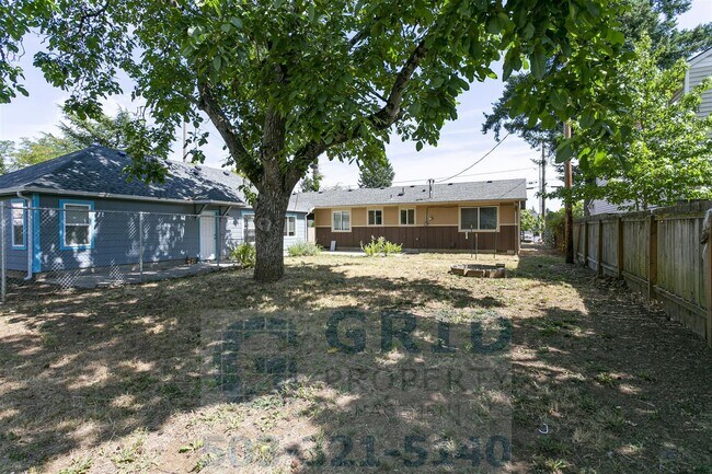 Building Photo - GPM639 - 2801-2803 SE 125th Avenue (T1)