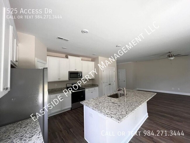 Building Photo - 525 Access Dr
