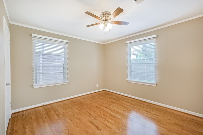 Building Photo - 4613 Braeburn Dr