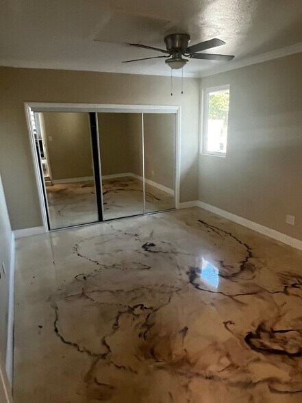 Building Photo - 2529 N Sierra Way