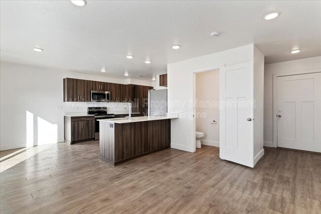Building Photo - 1177 Shady Brook Ln S