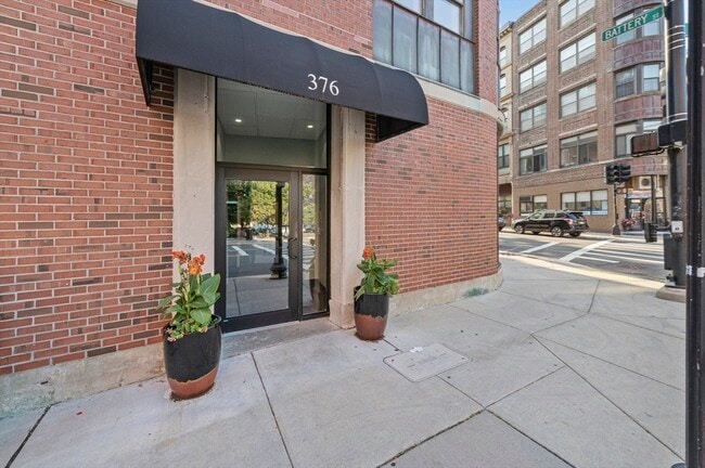 Building Photo - 376 Commercial St