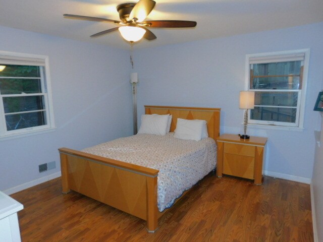 Building Photo - 819 Kenwood Pkwy