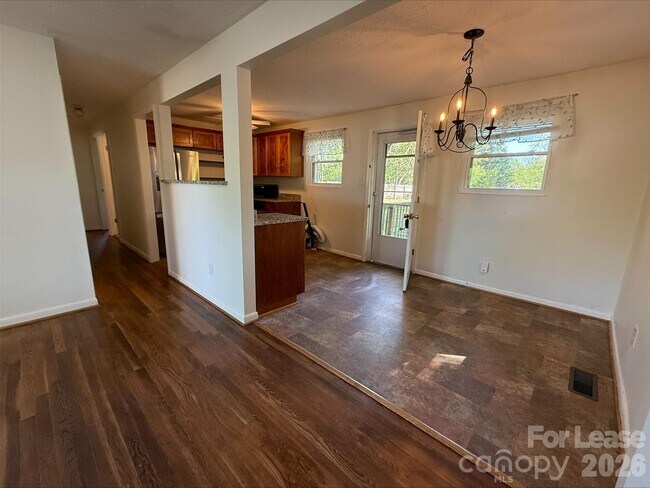 Building Photo - 910 Edgemont Ave