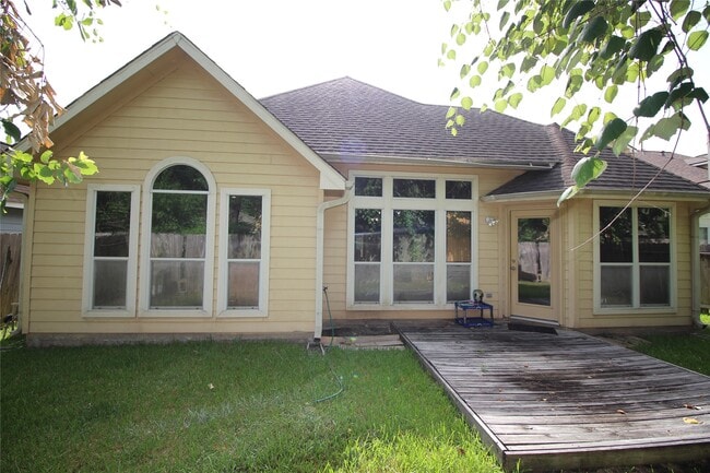 Building Photo - 1011 Lexington Green Dr